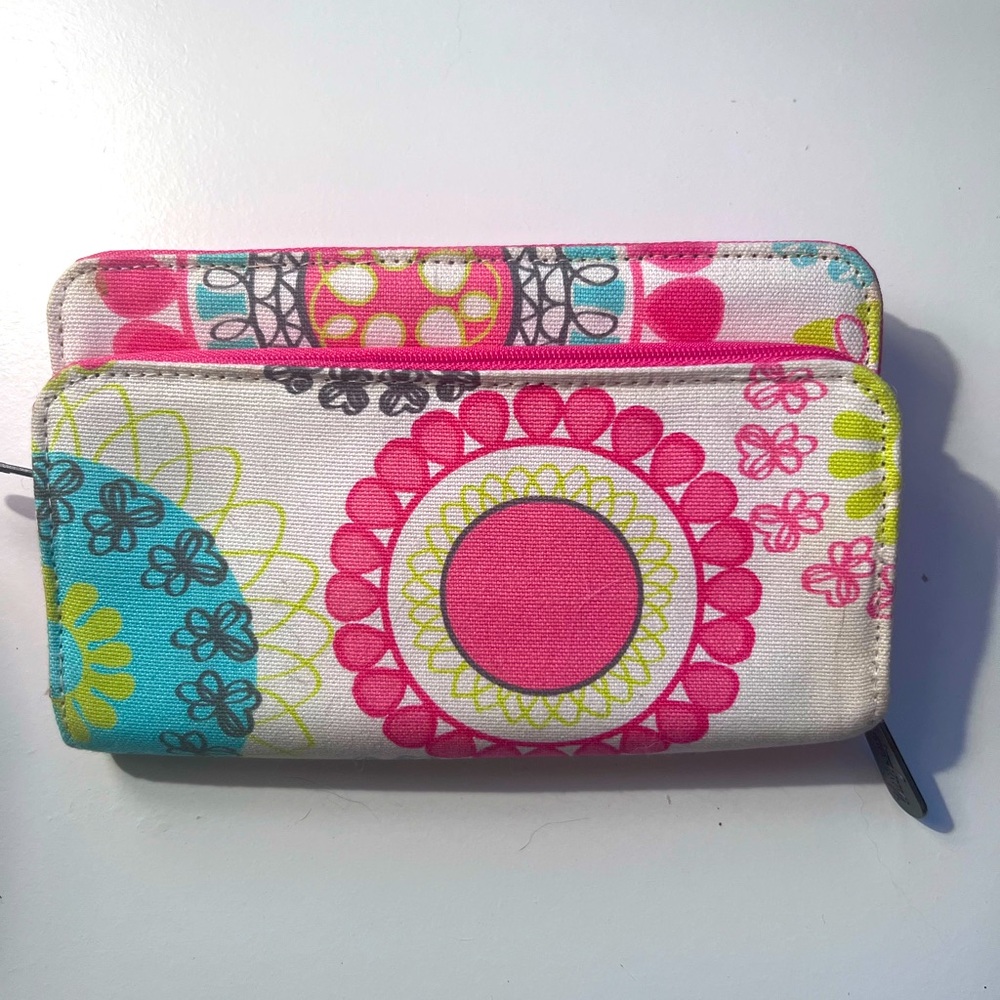 Thirty One Free To Be Soft Wallet - Citrus Medallion